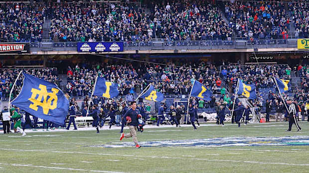 notre-dame-fans-yankee-stadium-syracuse.jpg